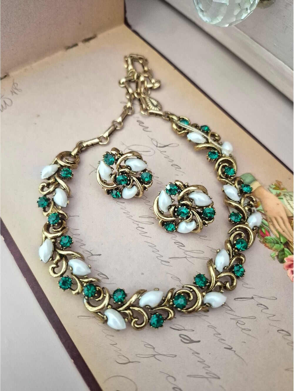 Vintage Rhapsody Emerald Green Rhinestone Faux Pearl Necklace & Clip-On Earrings